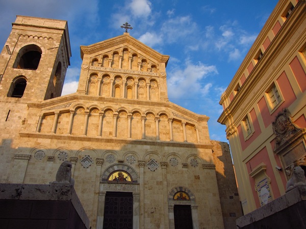 Il duomo e l'ex Palazzo di Città nel quartiere di Castello