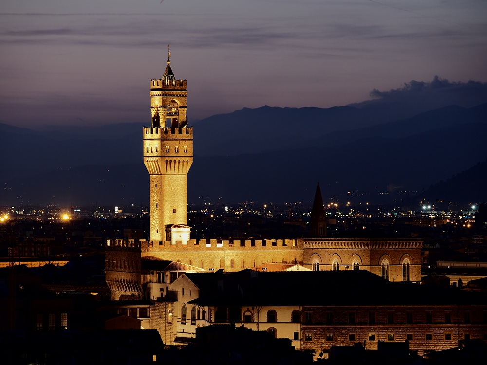 Palazzo Vecchio By Night - By Petar Milošević - Own work, CC BY-SA 4.0, https://commons.wikimedia.org/w/index.php?curid=36710864